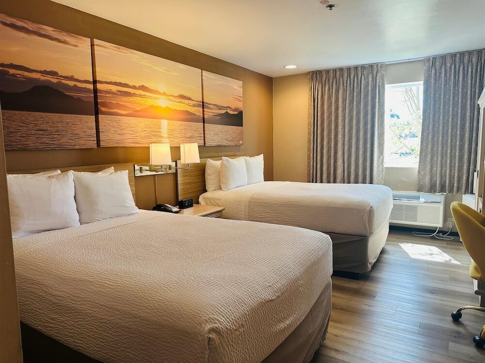 Фото Days Inn by Wyndham Seatac Airport