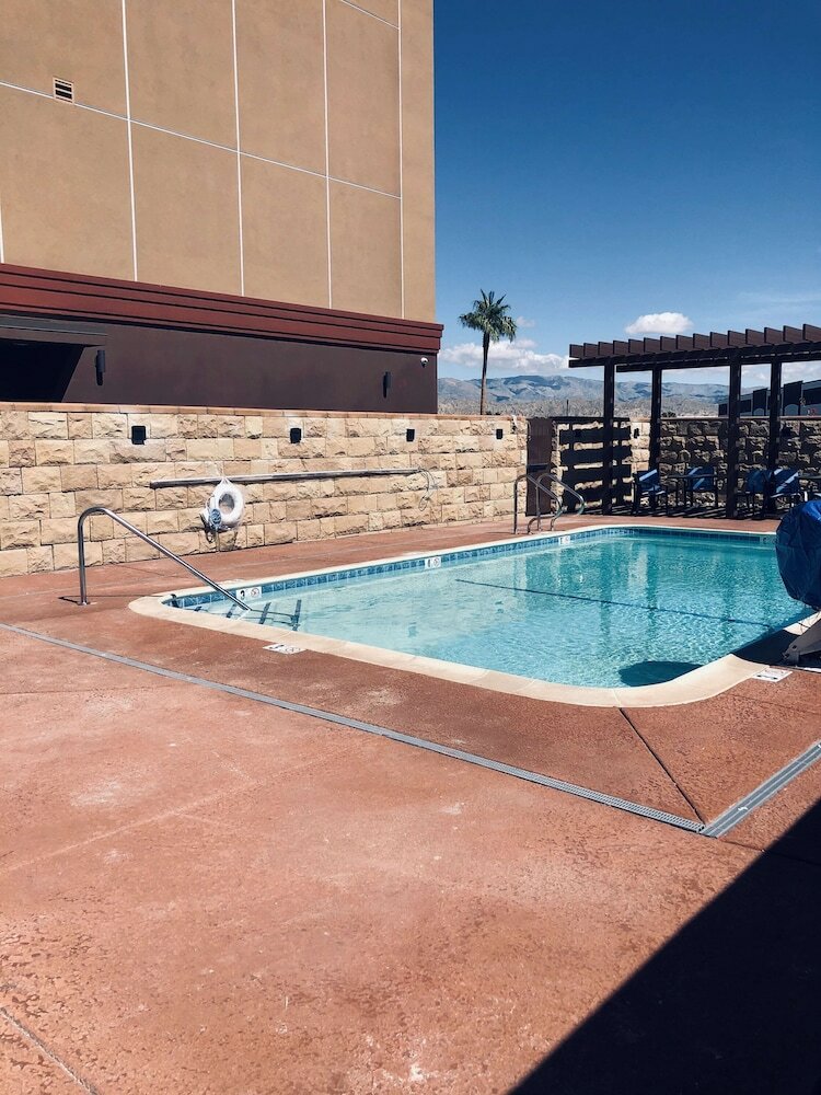 Фото Best Western Plus Desert View Inn & Suites