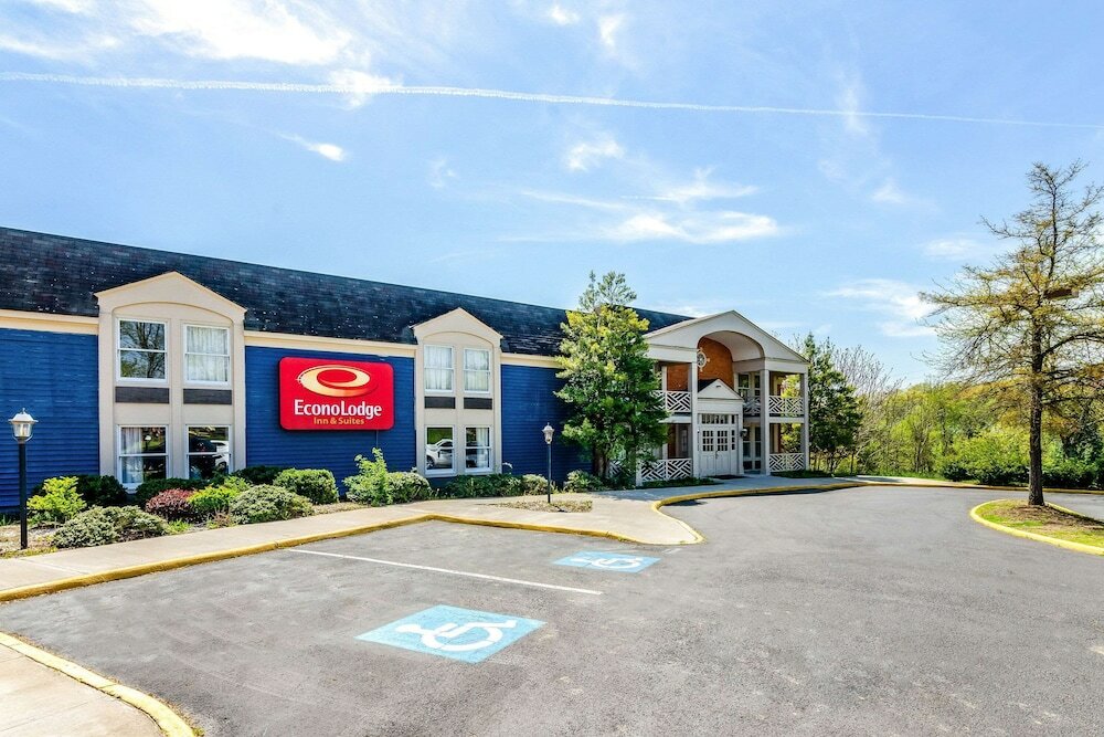 Фото Econo Lodge Inn & Suites Radford-Blacksburg Area