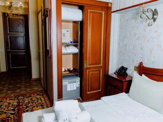 Фото Royal Antique Boutique Hotel