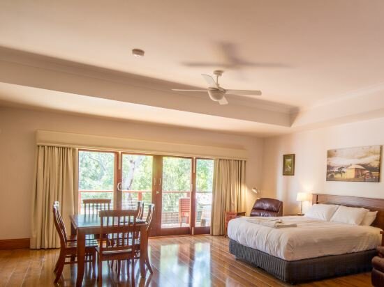 Фото Birdwood Motel