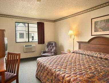Гостиница Super 8 by Wyndham Canton/Livonia Area в Кантоне