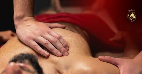 Қара жопаның тамшылатып жатқан фотосуреттерін қараңыз