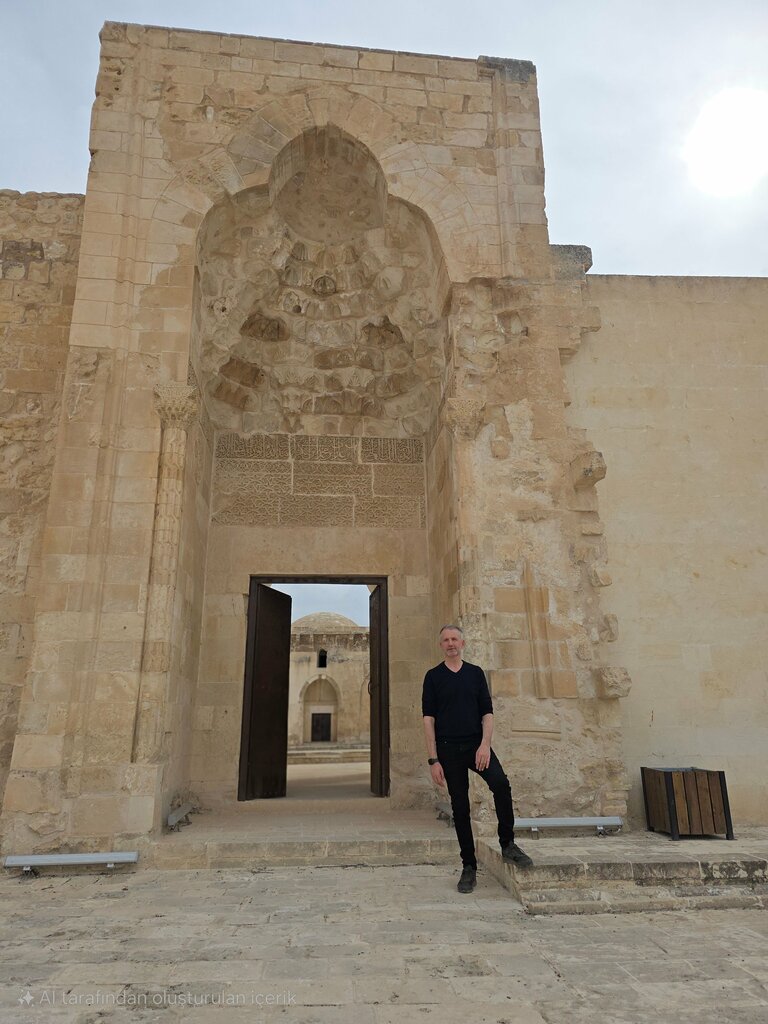 Mosque Er-Rizk Mosque, Hasankeyf, photo