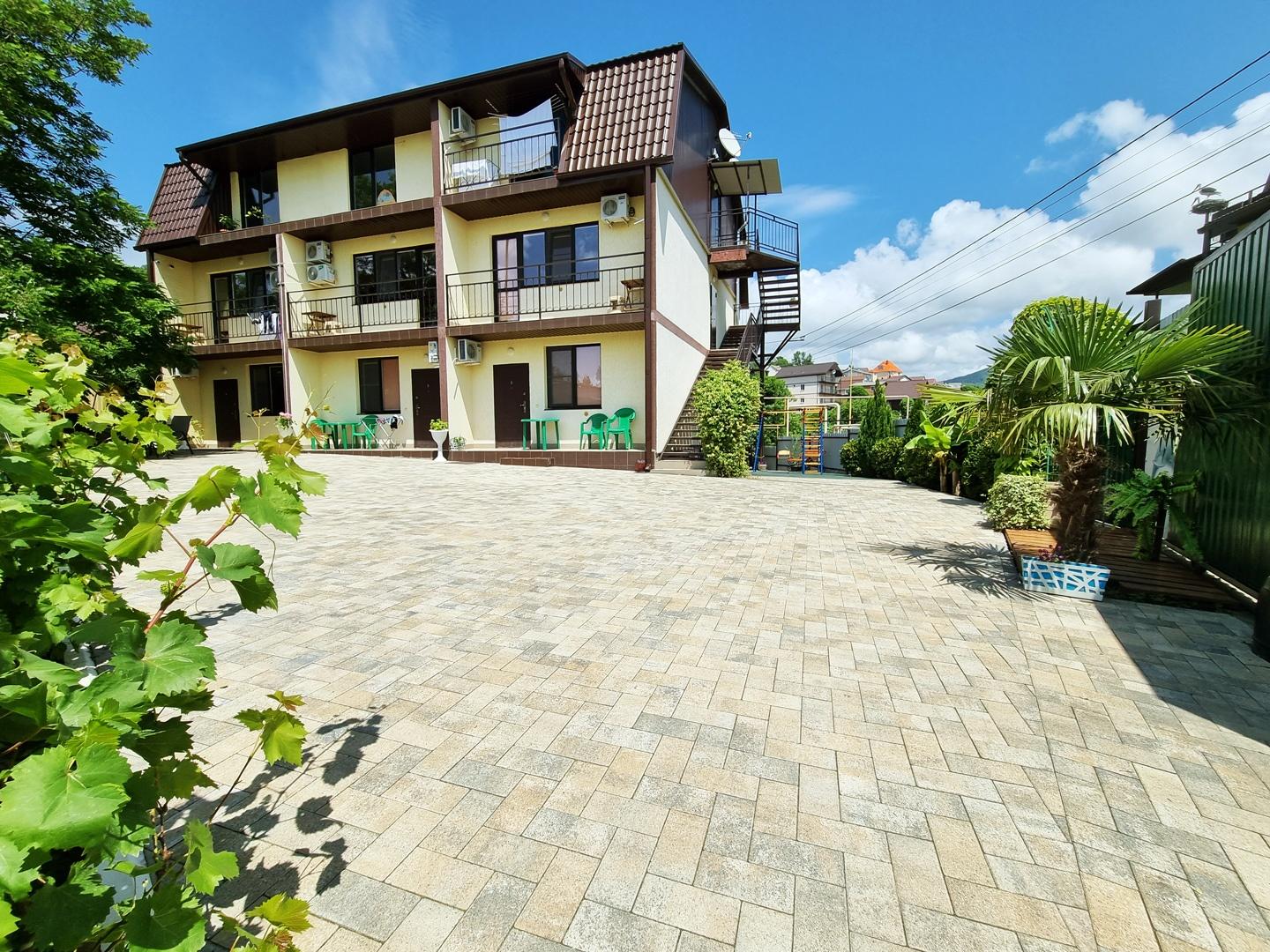 Фото отеля 1