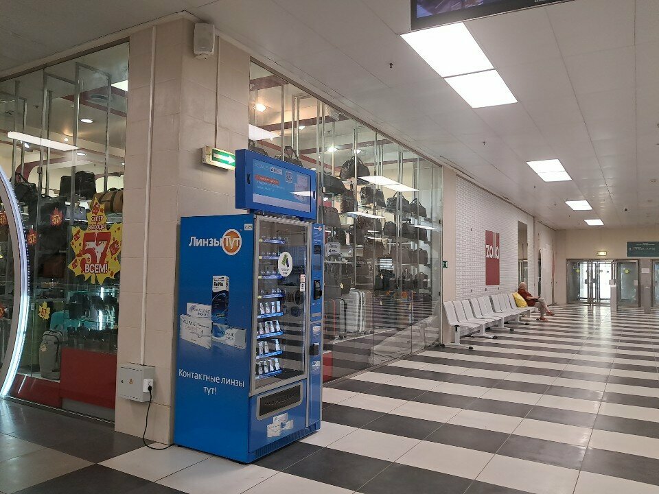 Vending machine Линзы тут, Moscow, photo