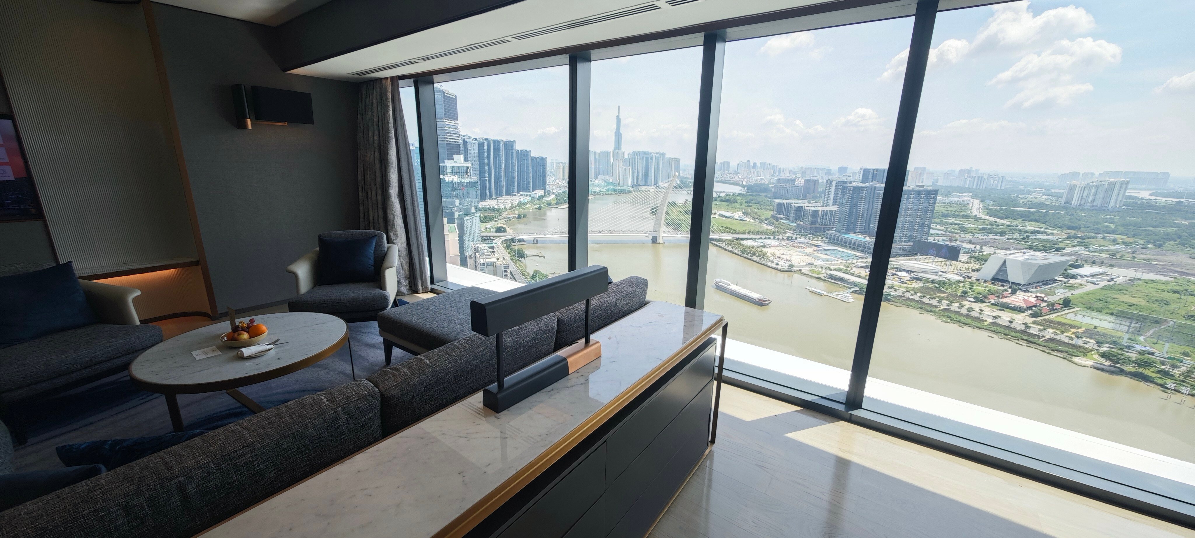 Фото Hilton Saigon