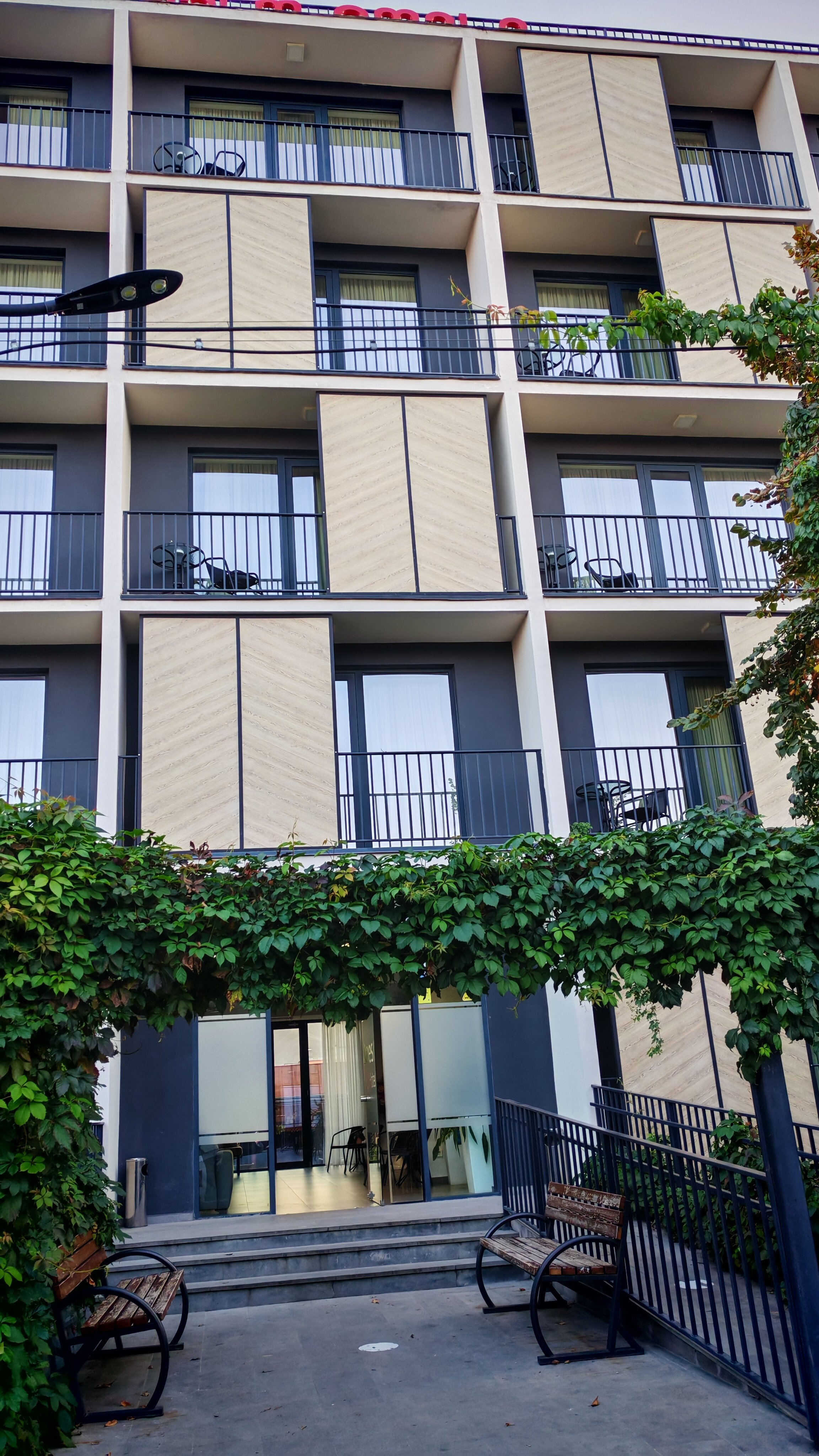 Фото отеля 2