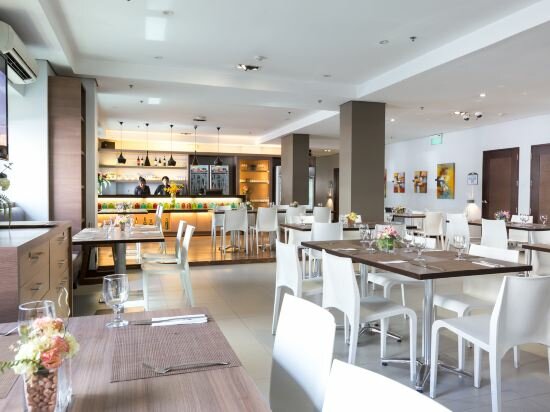 Фото Microtel by Wyndham Acropolis