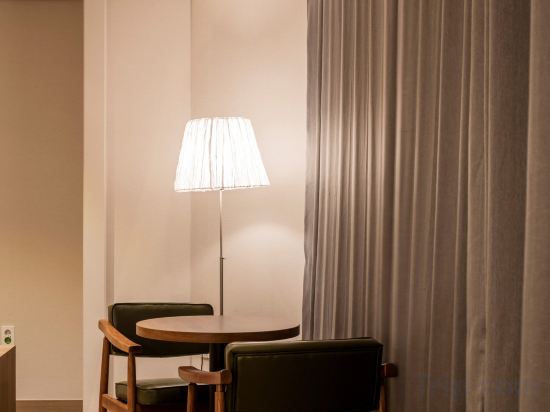 Фото First Stay Hotel