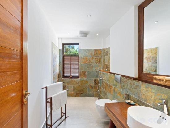 Фото The Barefoot Eco Hotel