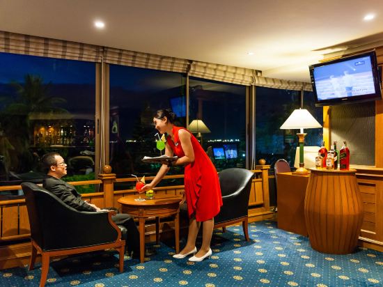 Фото Cholchan Pattaya Beach Resort