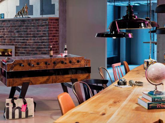 Фото Moxy Frankfurt City Center