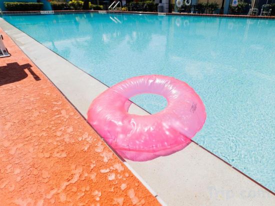 Фото Garnet Inn & Suites, Orlando