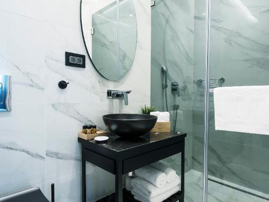 Фото The Location 