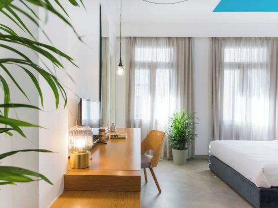 Фото MONK Monastiraki Suites