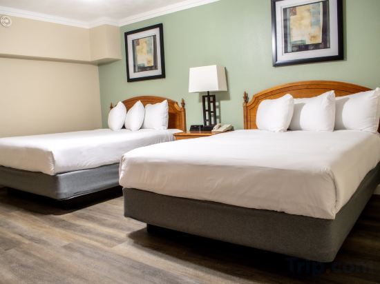 Фото Travelodge by Wyndham Monterey Bay