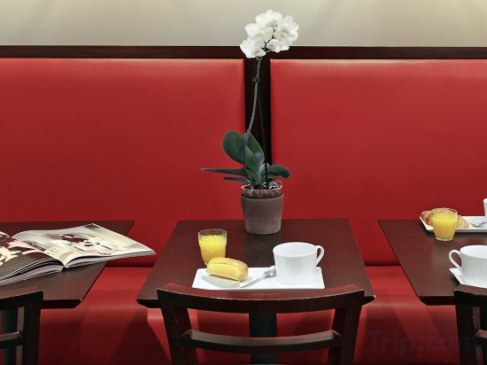 Фото Ibis Paris Grands Boulevards Opera 9th