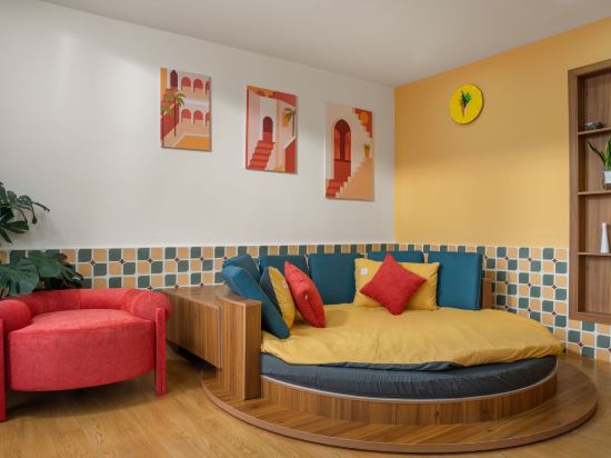 Фото Q Hotel & Apartment