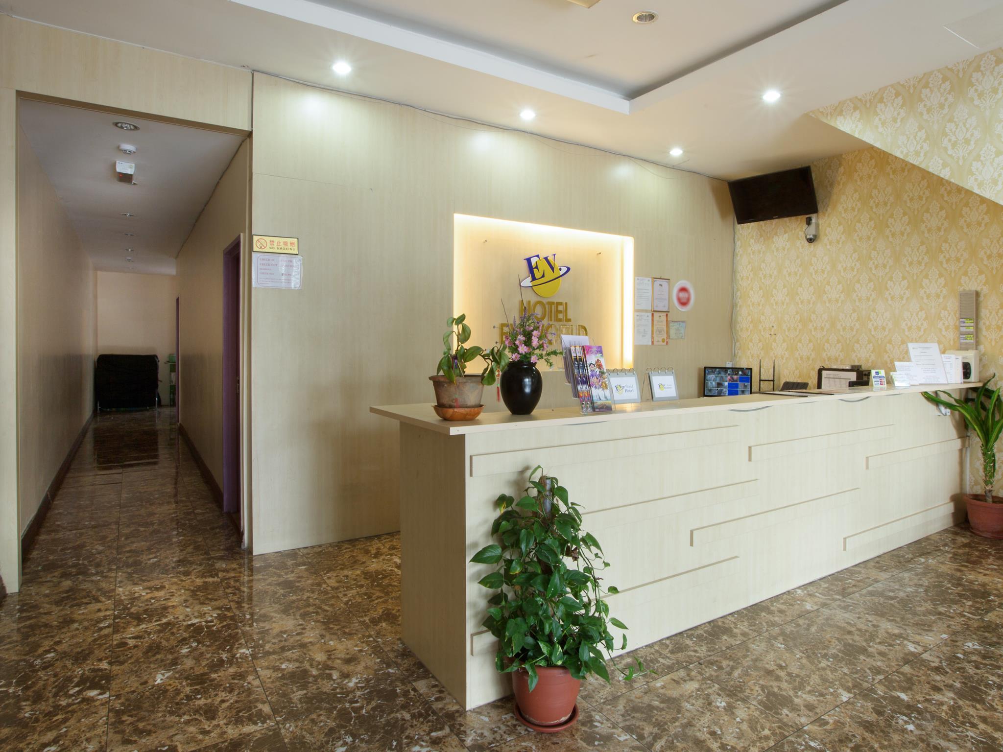 Фото Hotel Zamburger Sungai Besi