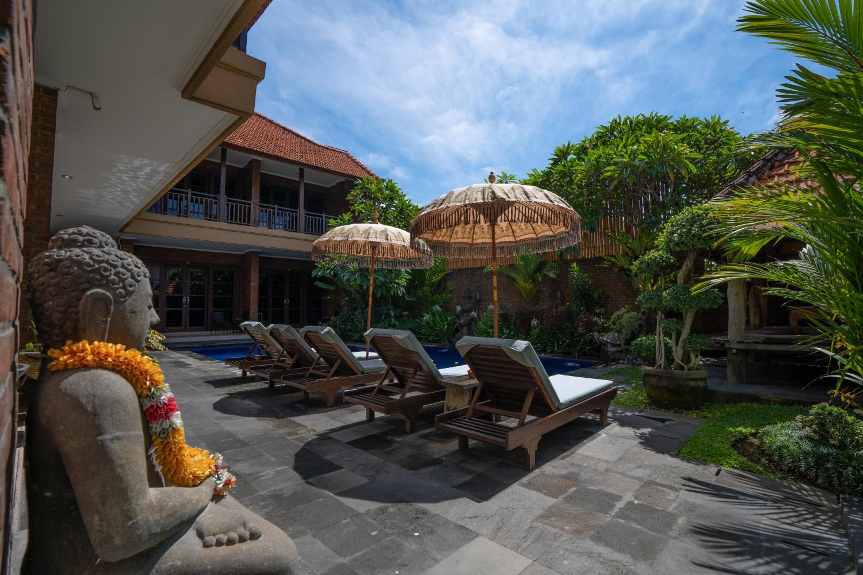 Фото Wiras Village