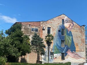 Mural Grandma (Varlamishvili Street, 5), abidə, memorial