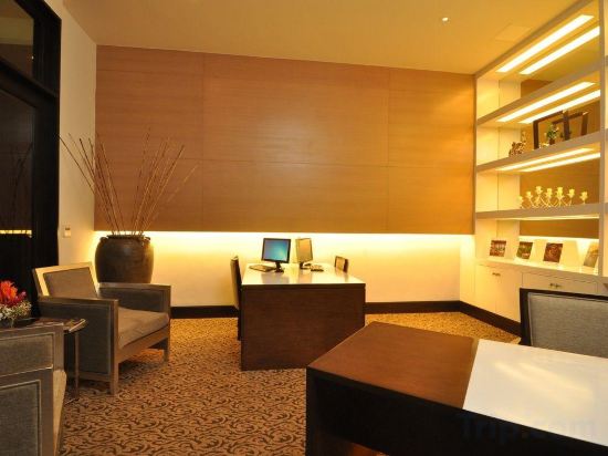 Фото Quest Hotel & Conference Center