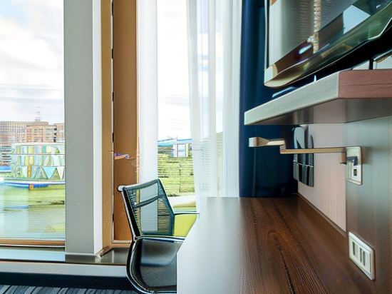 Фото Holiday Inn Express Amsterdam - Schiphol, an Ihg Hotel