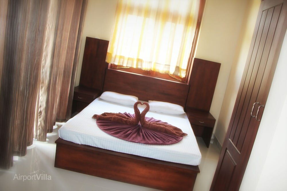 Фото The Airport Villa