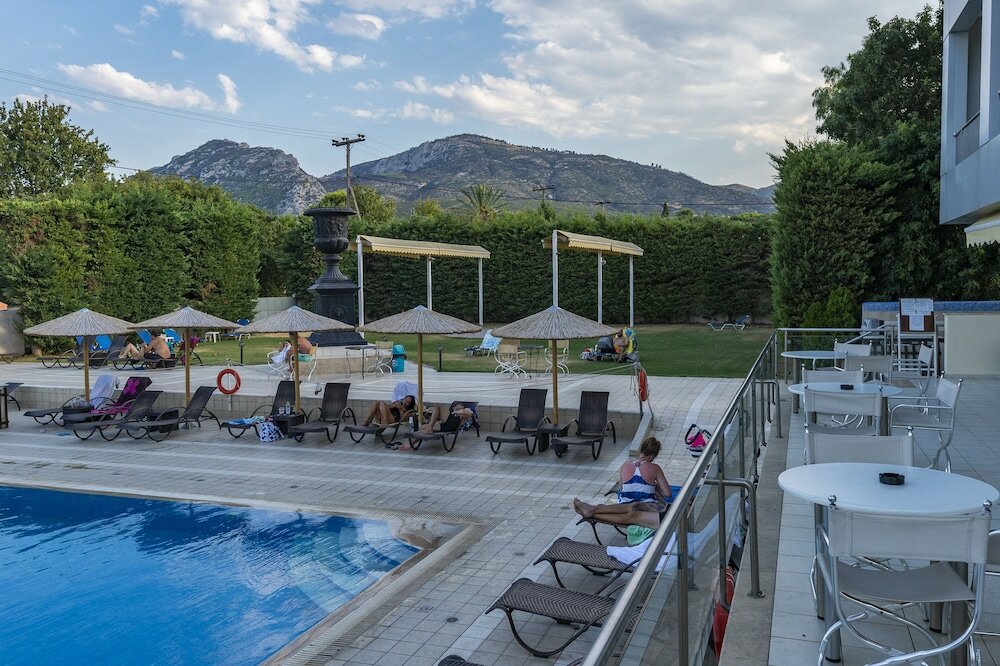 Фото Dolphin Resort Hotel & Conference