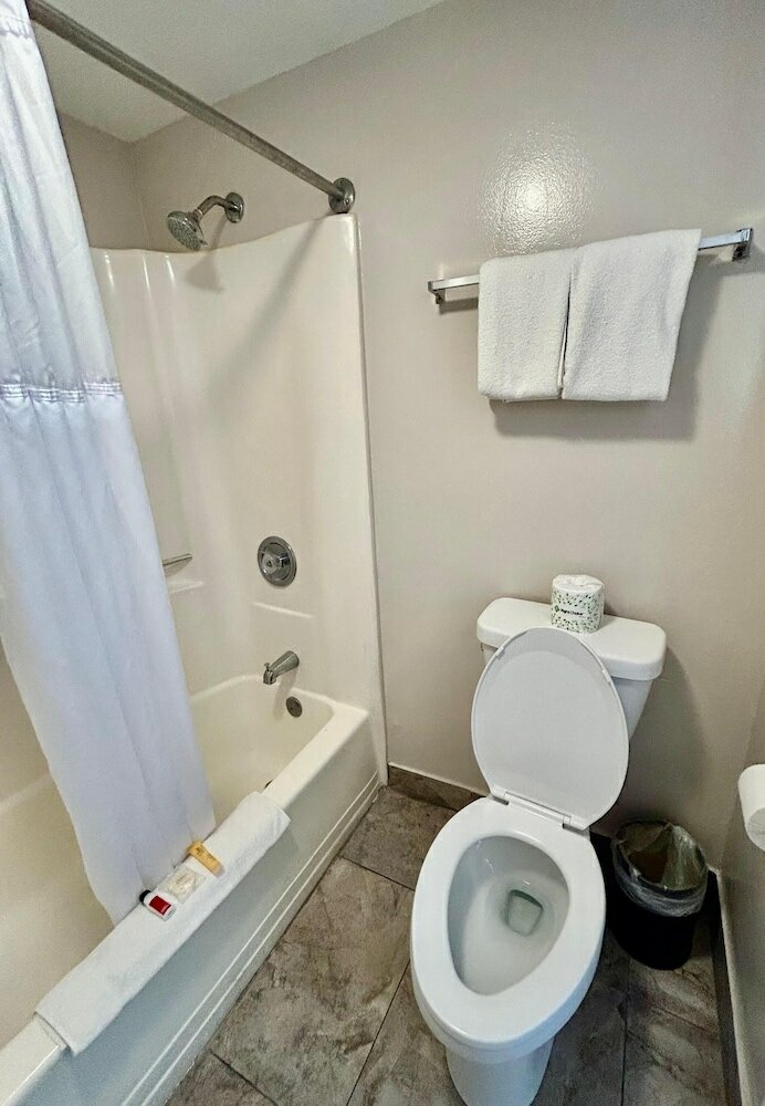 Фото Shining Light Inn & Suites