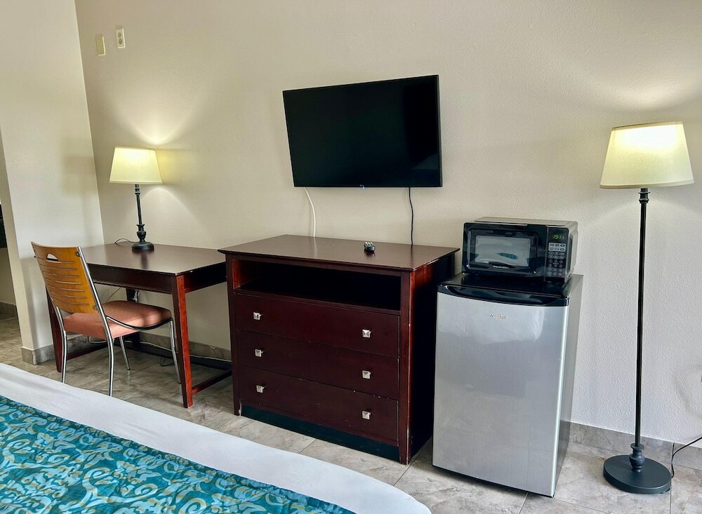 Фото Shining Light Inn & Suites