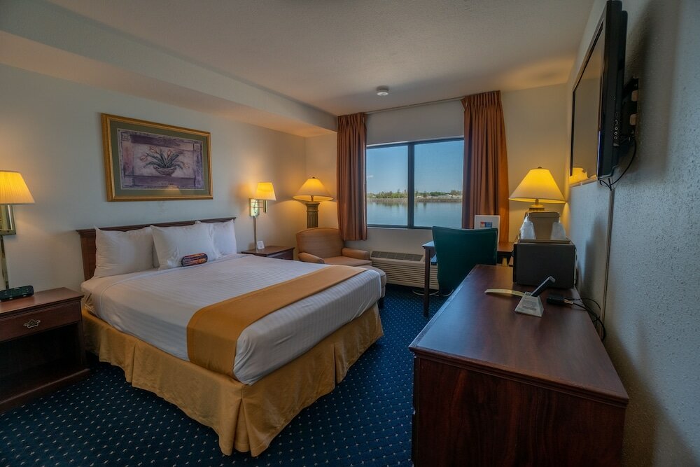 Фото Clover Island Inn