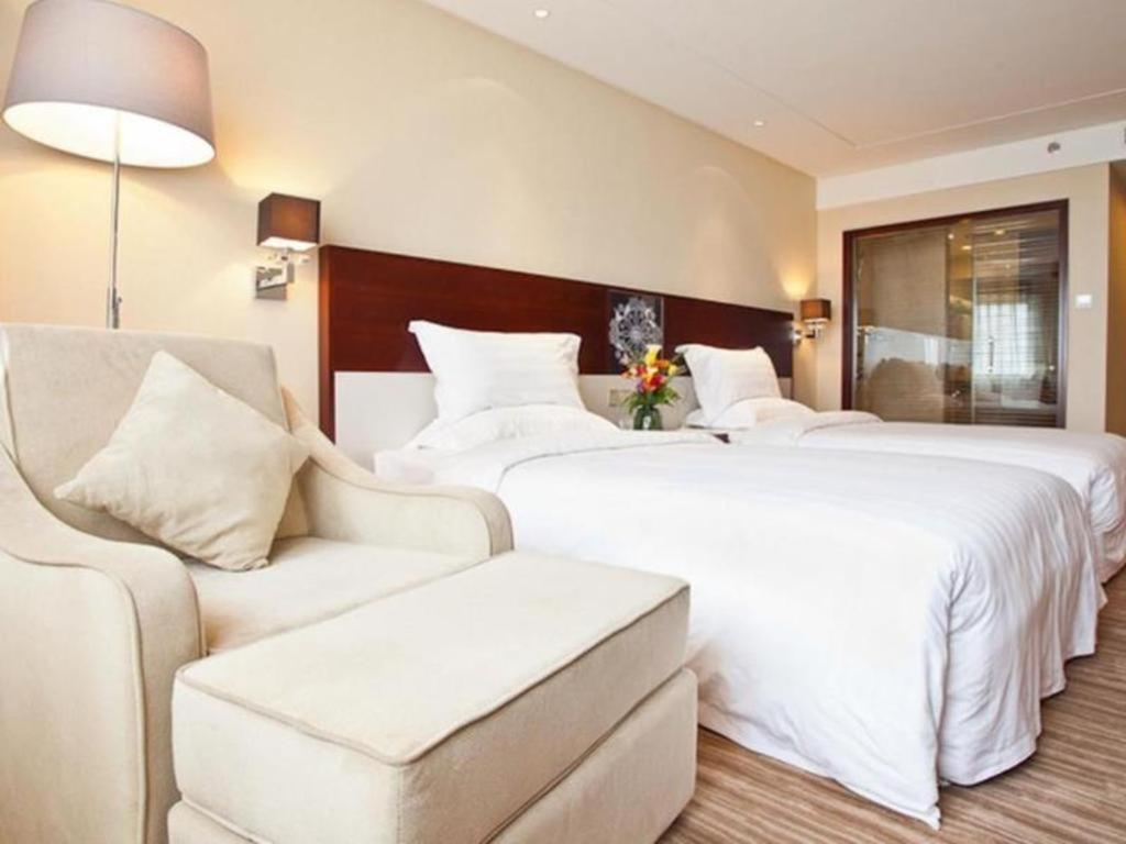 Фото Beijing GuiZhou Hotel