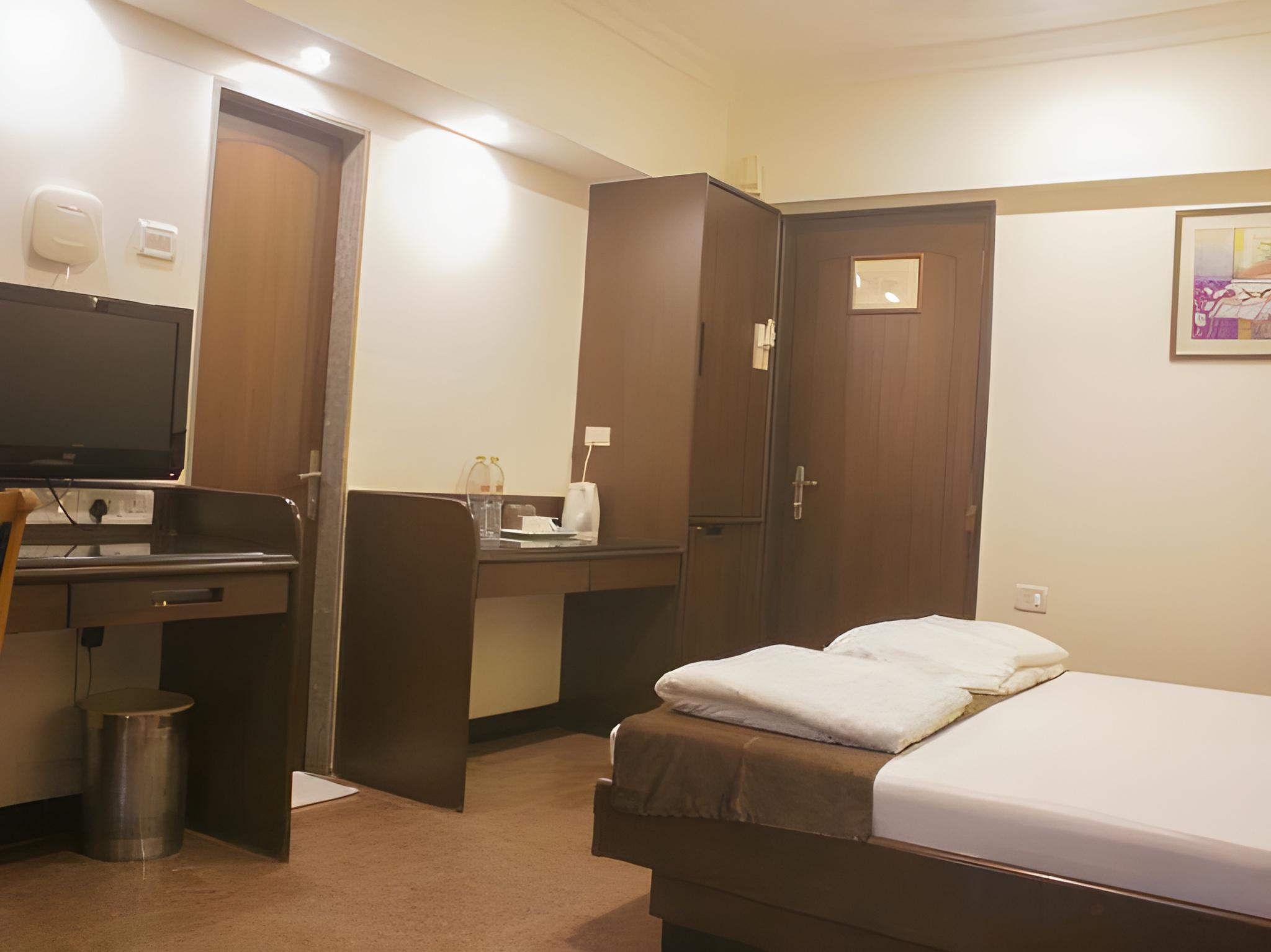 Фото Hotel Karl Residency