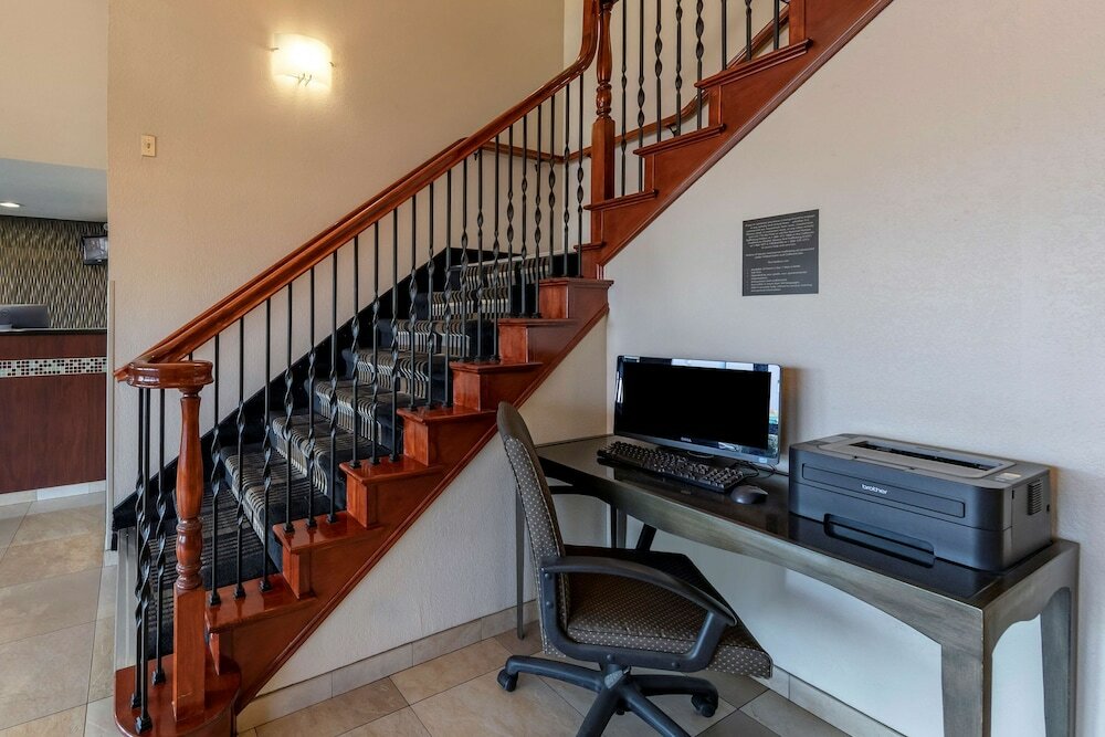 Фото Best Western Town & Country Lodge