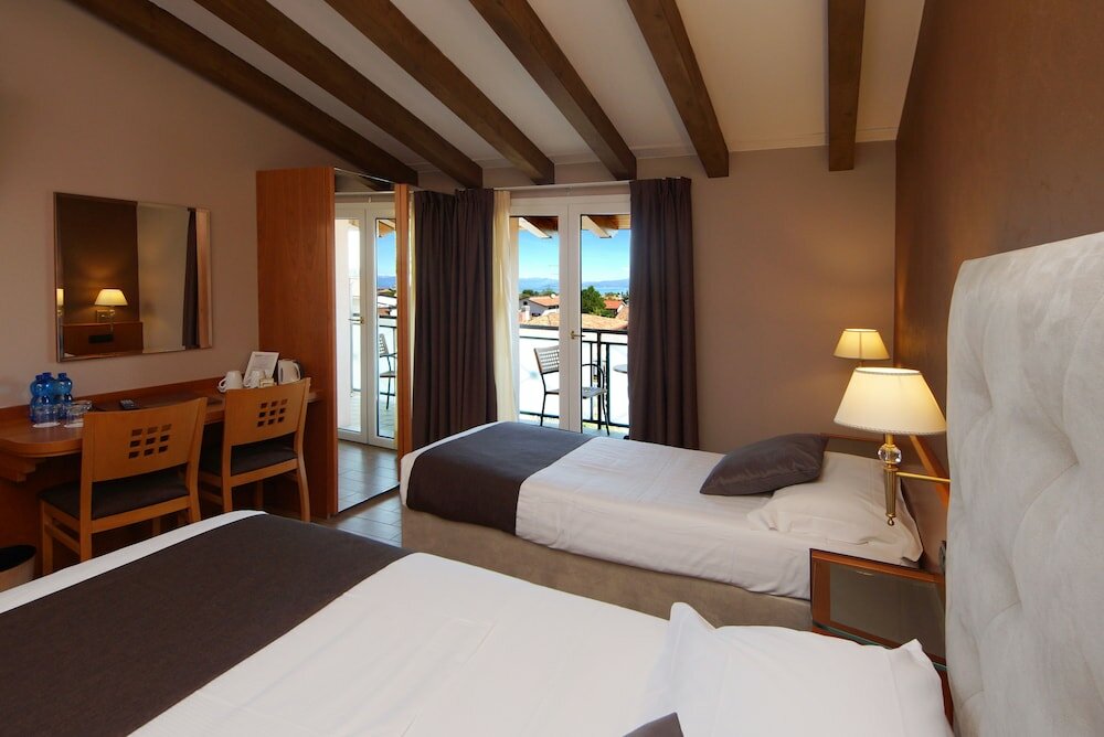 Фото Hotel Clarin 14 by Dori