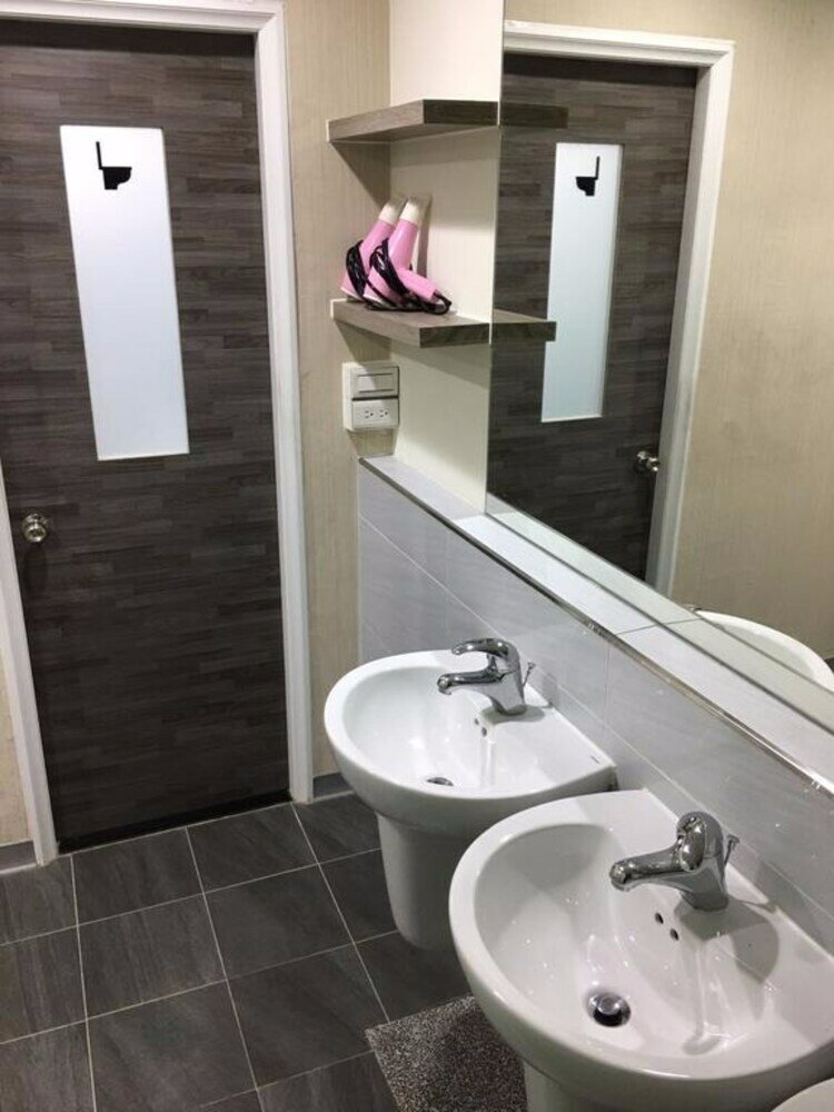 Фото Old Door Hostel & Bar