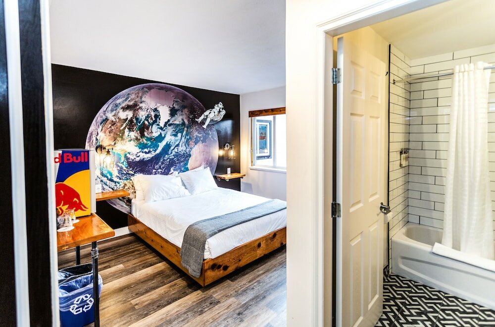 Фото Crash Hotel Squamish