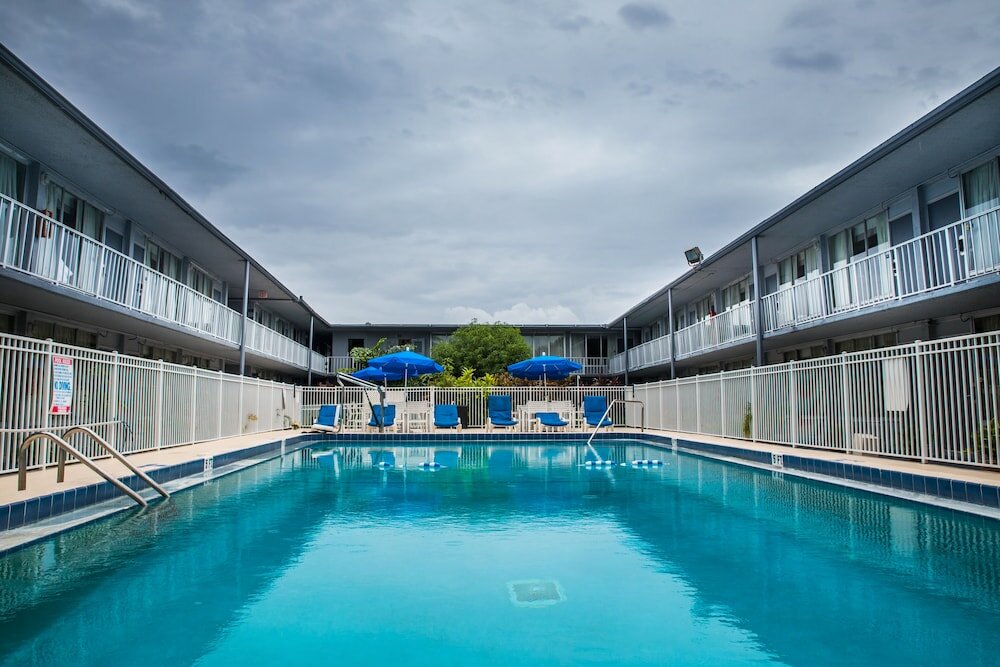 Фото Days Inn by Wyndham Stuart