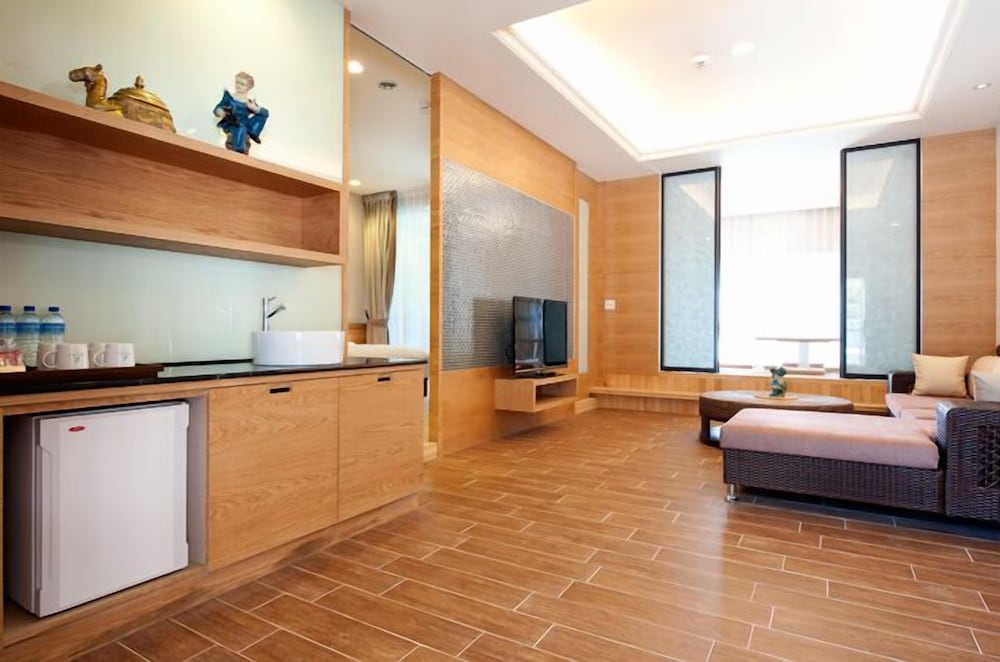 Фото Lakeside Resort Hotel