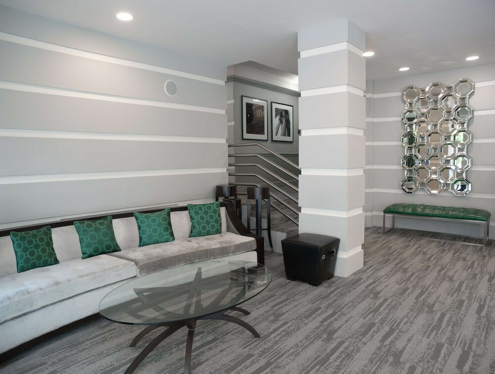 Фото State Plaza