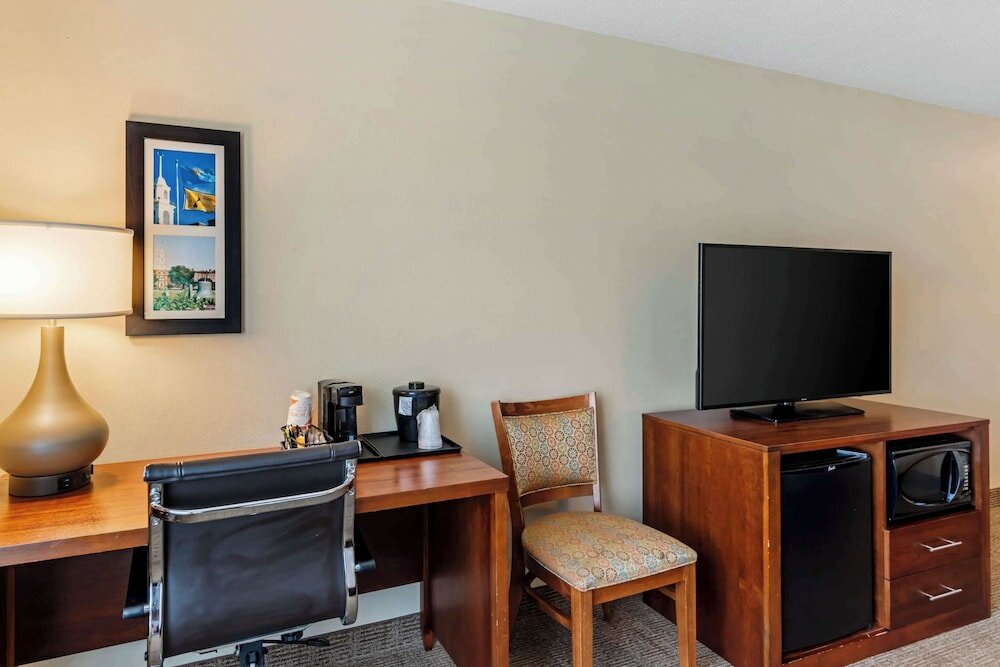 Фото Comfort Inn & Suites