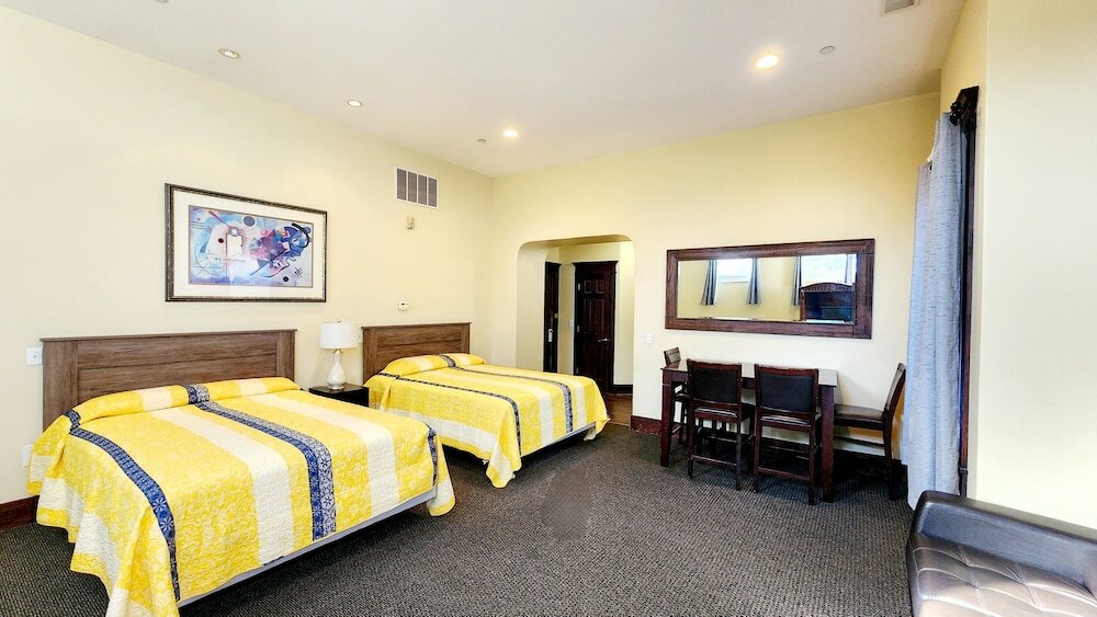 Фото Santa Paula Inn