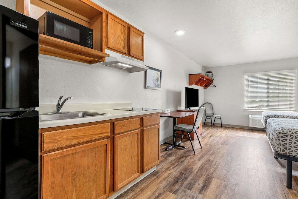 Фото WoodSpring Suites Tulsa