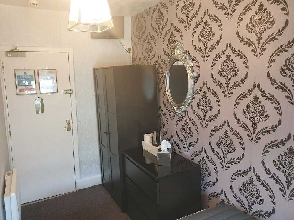 Фото Newholme Hotel