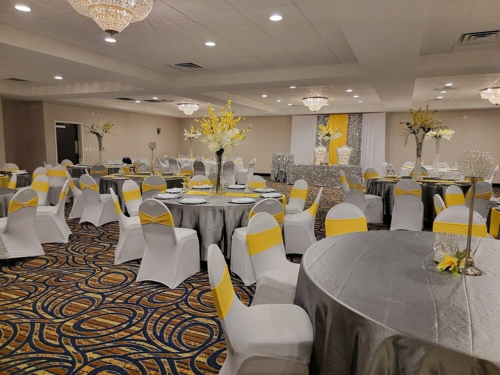 Фото Days Inn and Suites by Wyndham Oxford