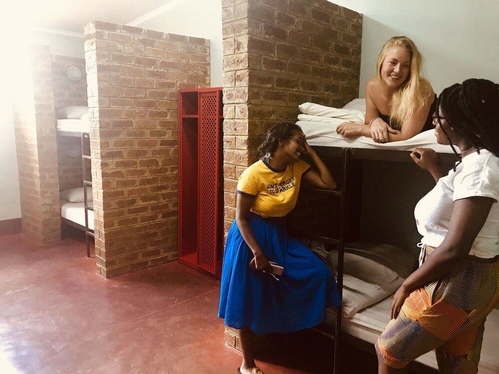 Фото Jollyboys Backpackers