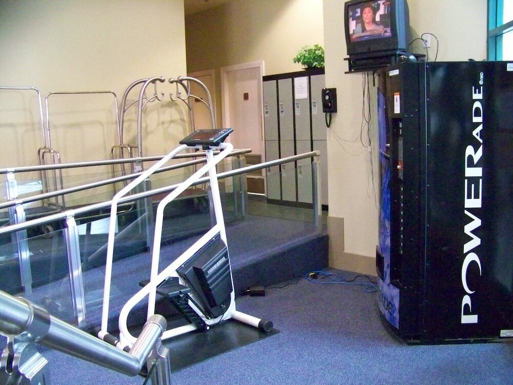 Фото Rosedale on Robson Suite Hotel