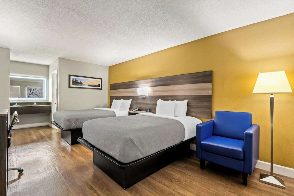 Фото Quality Inn near Blue Spring